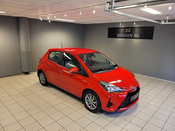 Toyota Yaris 2 of 26