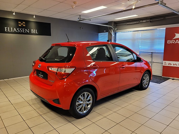 Toyota Yaris 4 of 26