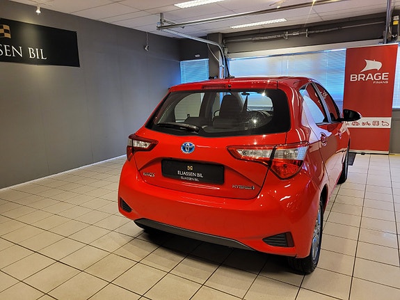 Toyota Yaris 5 of 26