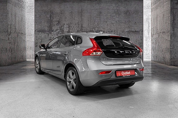 Volvo V40 2 of 14