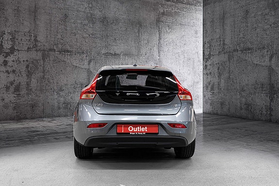 Volvo V40 8 of 14