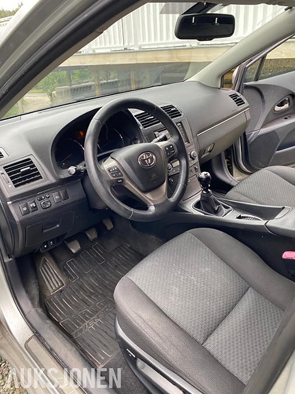 Toyota Avensis 7 of 13