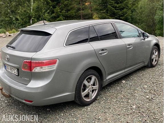 Toyota Avensis 2 of 13