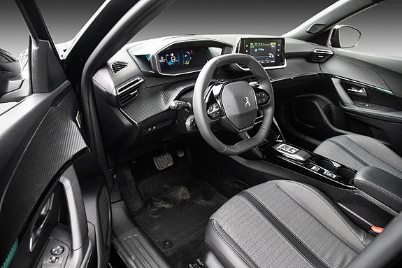 Peugeot e-2008 10 of 19