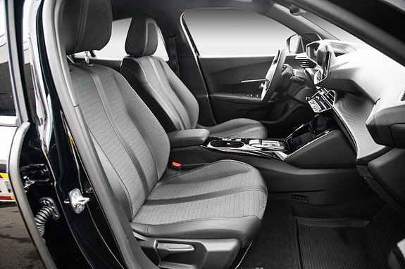 Peugeot e-2008 18 of 19