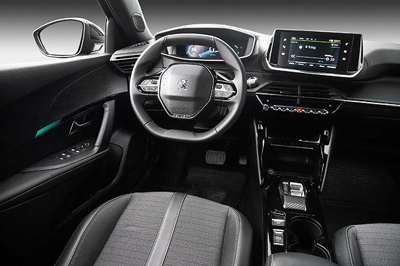 Peugeot e-2008 15 of 19