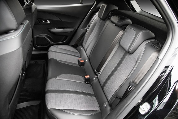 Peugeot e-2008 17 of 19