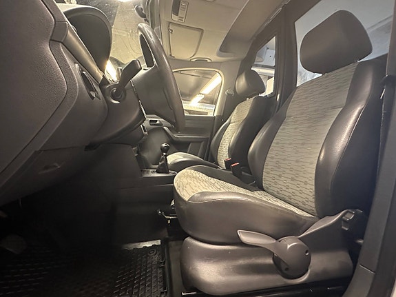 Volkswagen Caddy 21 of 30