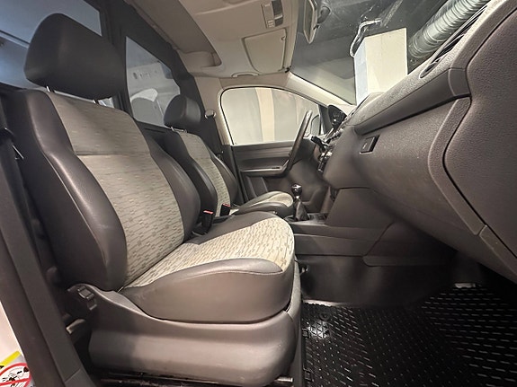 Volkswagen Caddy 26 of 30