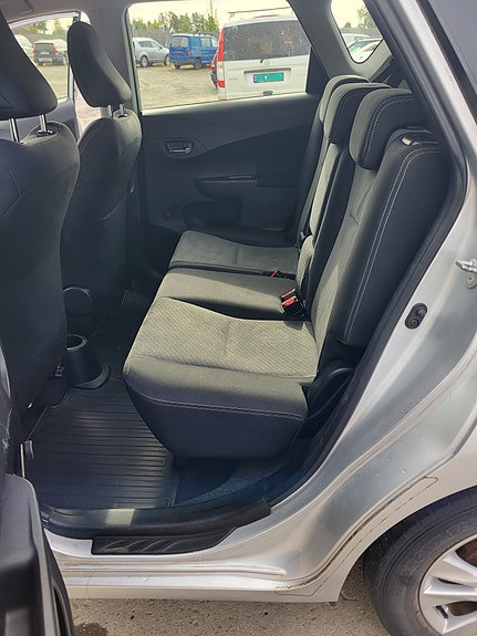 Toyota Verso-S 15 of 28