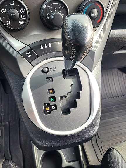 Toyota Verso-S 21 of 28