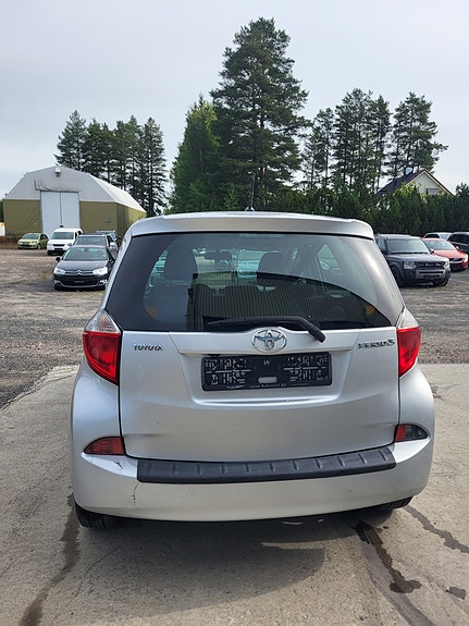 Toyota Verso-S 8 of 28