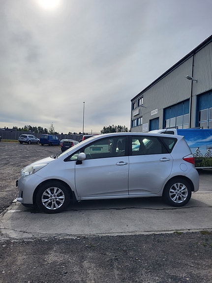 Toyota Verso-S 4 of 28