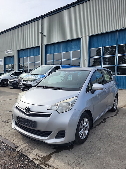 Toyota Verso-S 3 of 28