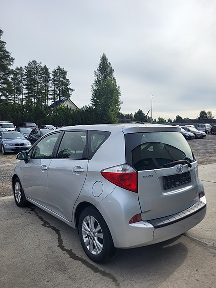 Toyota Verso-S 6 of 28