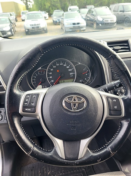 Toyota Verso-S 18 of 28