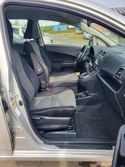 Toyota Verso-S 10 of 28