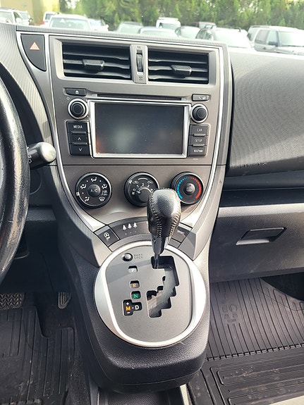 Toyota Verso-S 20 of 28