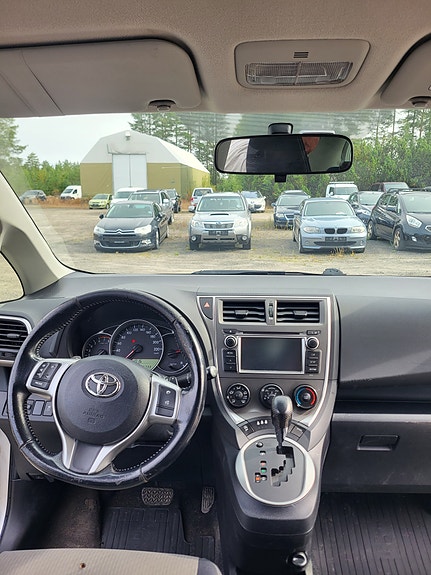 Toyota Verso-S 17 of 28