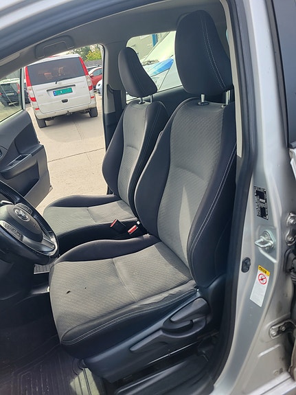 Toyota Verso-S 13 of 28