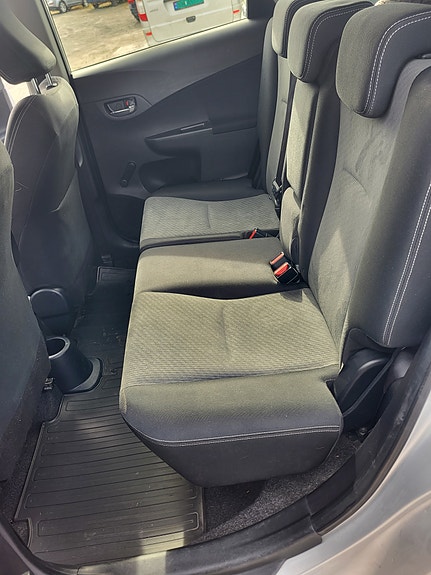 Toyota Verso-S 16 of 28