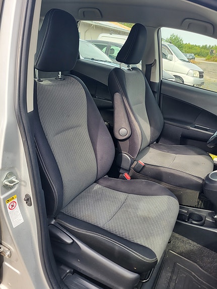 Toyota Verso-S 12 of 28