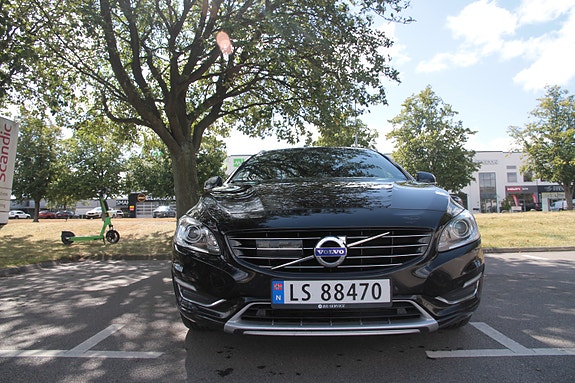 Volvo V60 2 of 23