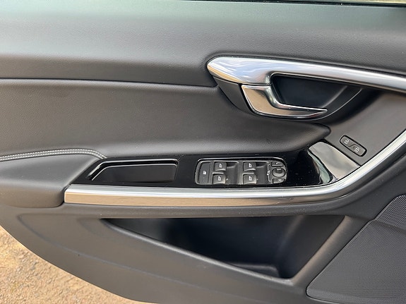 Volvo V60 17 of 23