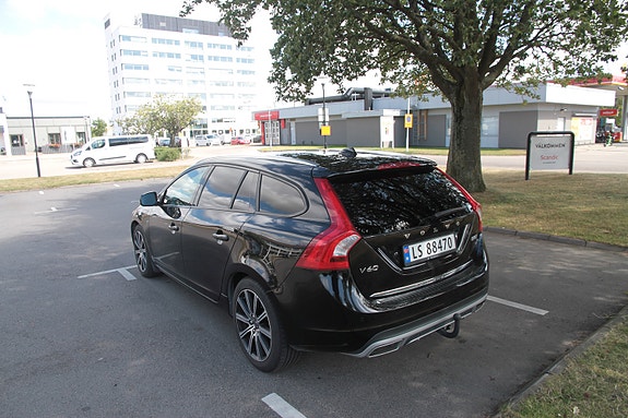 Volvo V60 8 of 23
