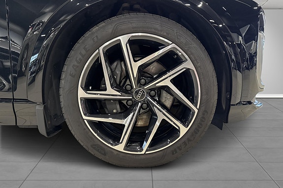 Audi SQ6 e-tron 10 of 30