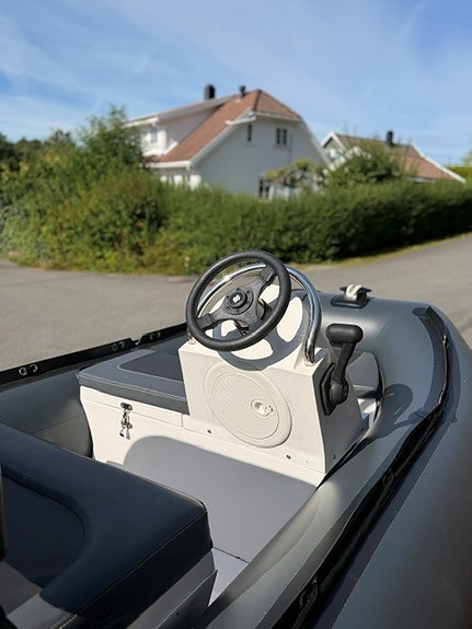Suzumar MX 320 Lux + Yamaha 9,9 hk Sport + Tysse 750 kg båthenger 6 of 6