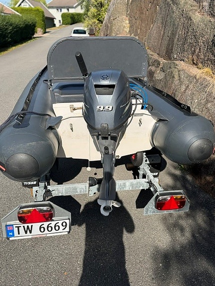 Suzumar MX 320 Lux + Yamaha 9,9 hk Sport + Tysse 750 kg båthenger 5 of 6