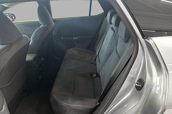 Lexus RZ450e 18 of 30