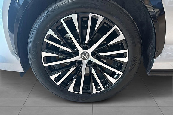 Lexus RZ450e 10 of 30