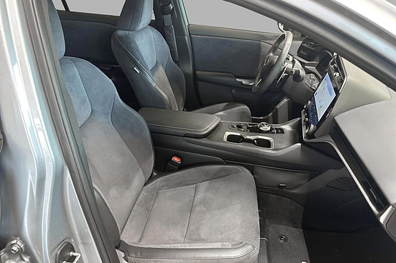 Lexus RZ450e 17 of 30