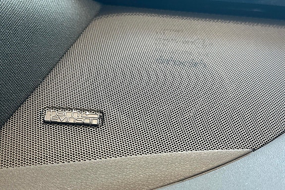 Lexus RZ450e 29 of 30