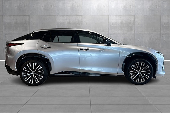 Lexus RZ450e 7 of 30