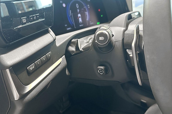 Lexus RZ450e 24 of 30