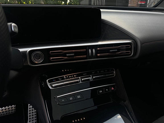 Mercedes-Benz EQC400 19 of 30