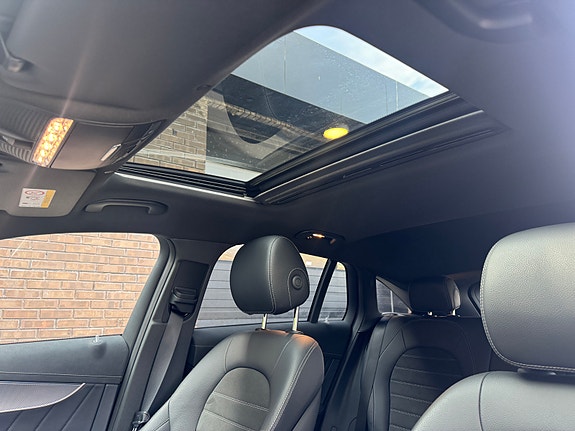 Mercedes-Benz EQC400 26 of 30