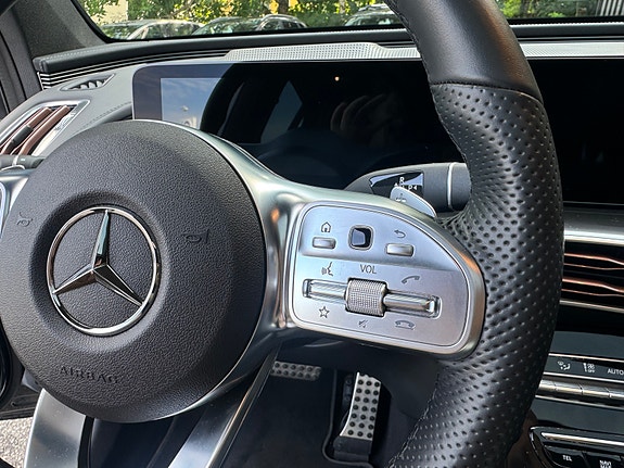 Mercedes-Benz EQC400 16 of 30