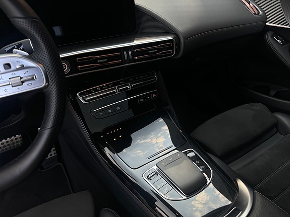 Mercedes-Benz EQC400 18 of 30