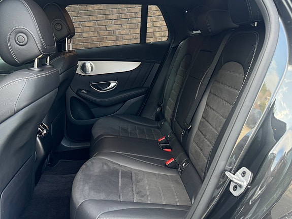 Mercedes-Benz EQC400 28 of 30