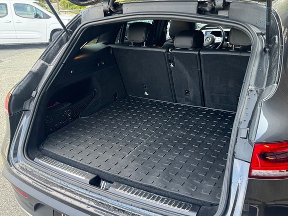 Mercedes-Benz EQC400 29 of 30