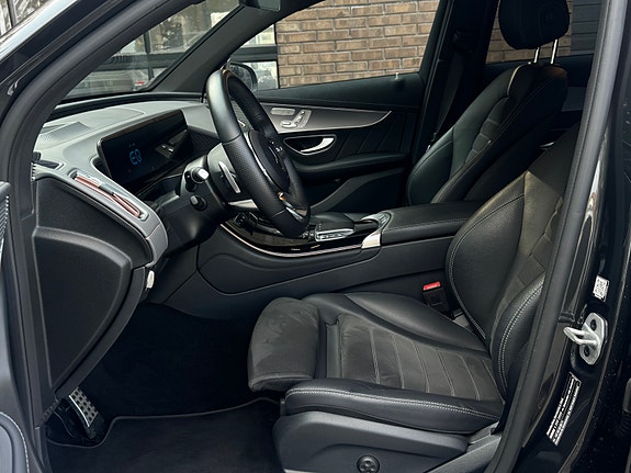 Mercedes-Benz EQC400 11 of 30