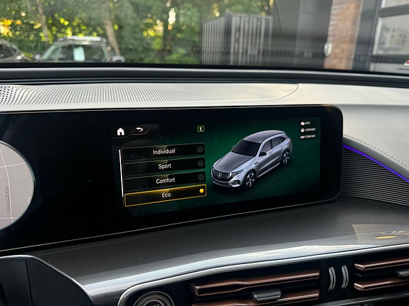 Mercedes-Benz EQC400 24 of 30