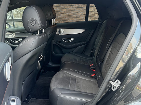 Mercedes-Benz EQC400 27 of 30