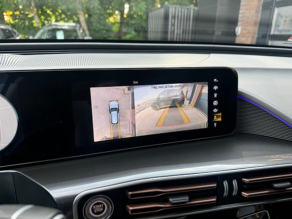 Mercedes-Benz EQC400 23 of 30