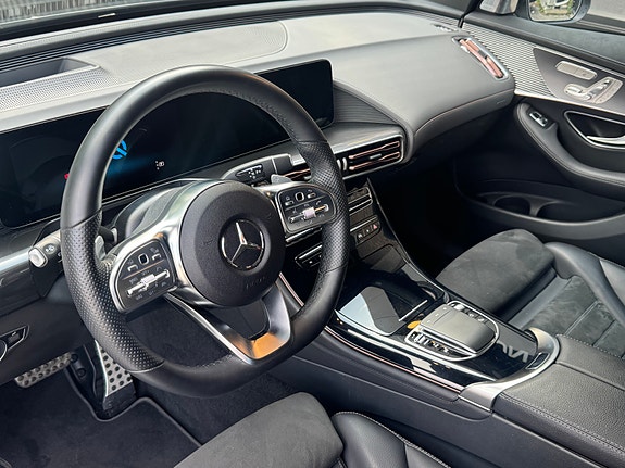Mercedes-Benz EQC400 13 of 30