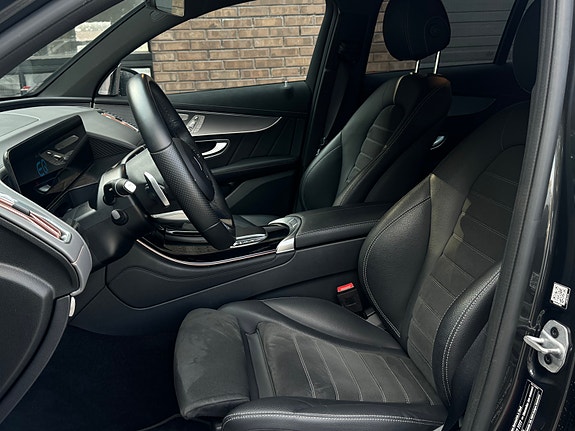 Mercedes-Benz EQC400 12 of 30